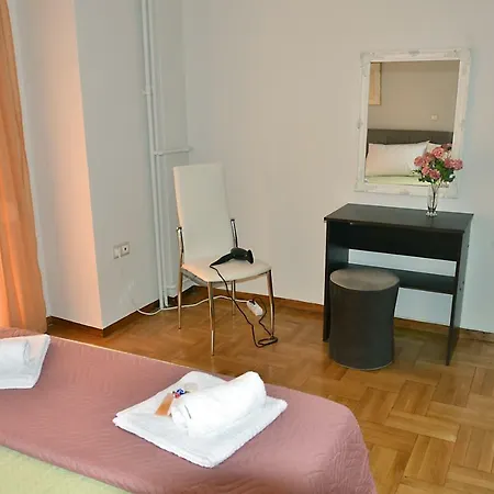 Just 9 Min From Acropolis Apartment