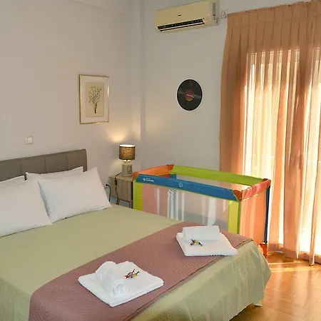 Just 9 Min From Acropolis Apartment *